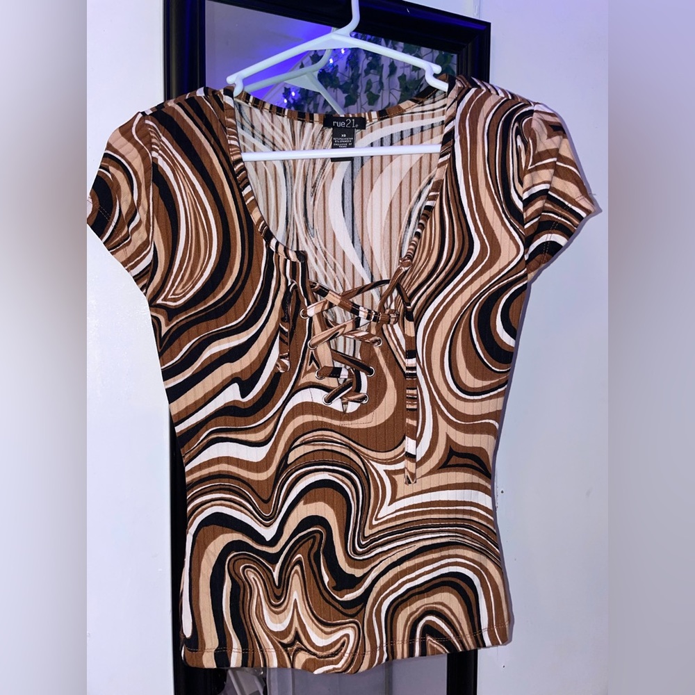 Lace up short sleeve tee